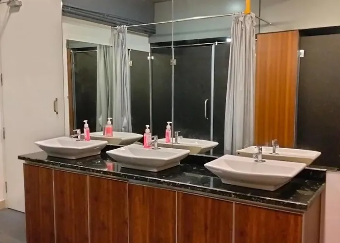Ivory Inn Ac Dormitory